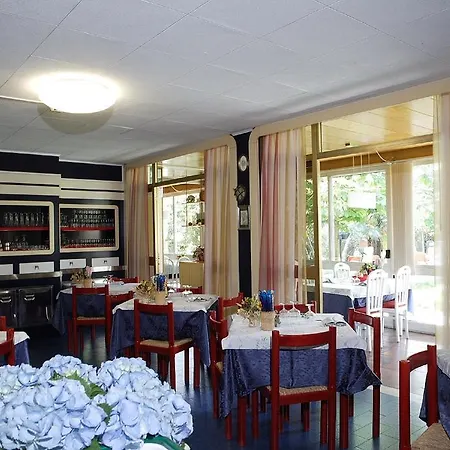 Tanit Hotel 3*