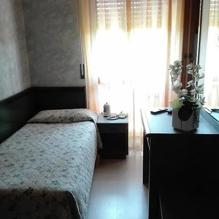 Tanit Hotel 3*